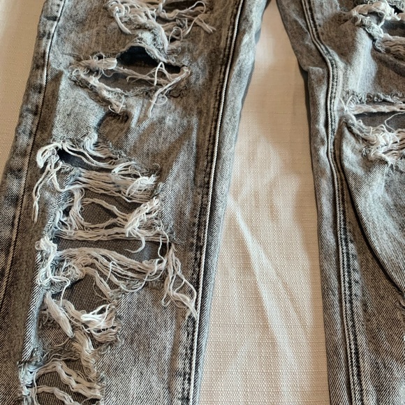 AMERICAN EAGLE STRAIGHT LEG RIPPED ACID WASH JEANS - Picture 3 of 4